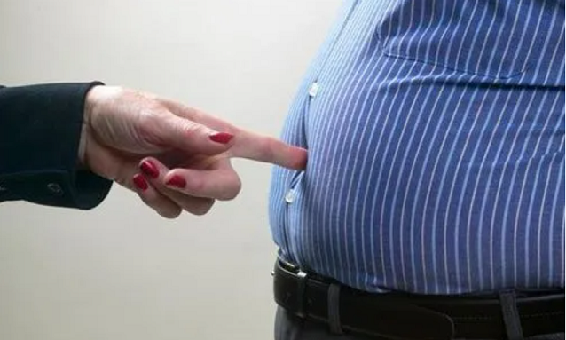 最新研究：中年容易发胖的原因被科学家找到了！